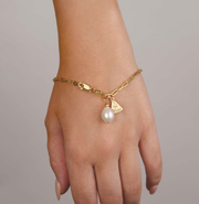 FINE CLIP CHAIN BRACELET WITH OVAL PEARL - GOLD